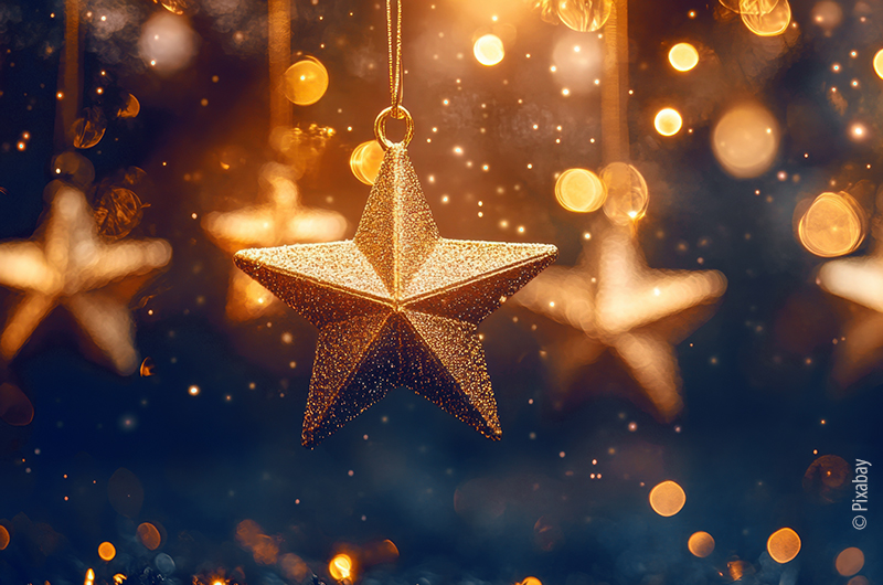 goldene Weihnachtssterne mit Lichtpunkten vor blauem Hintergrund